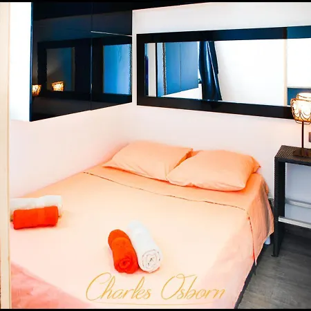 아파트 Charming With Sea View For 3 People *